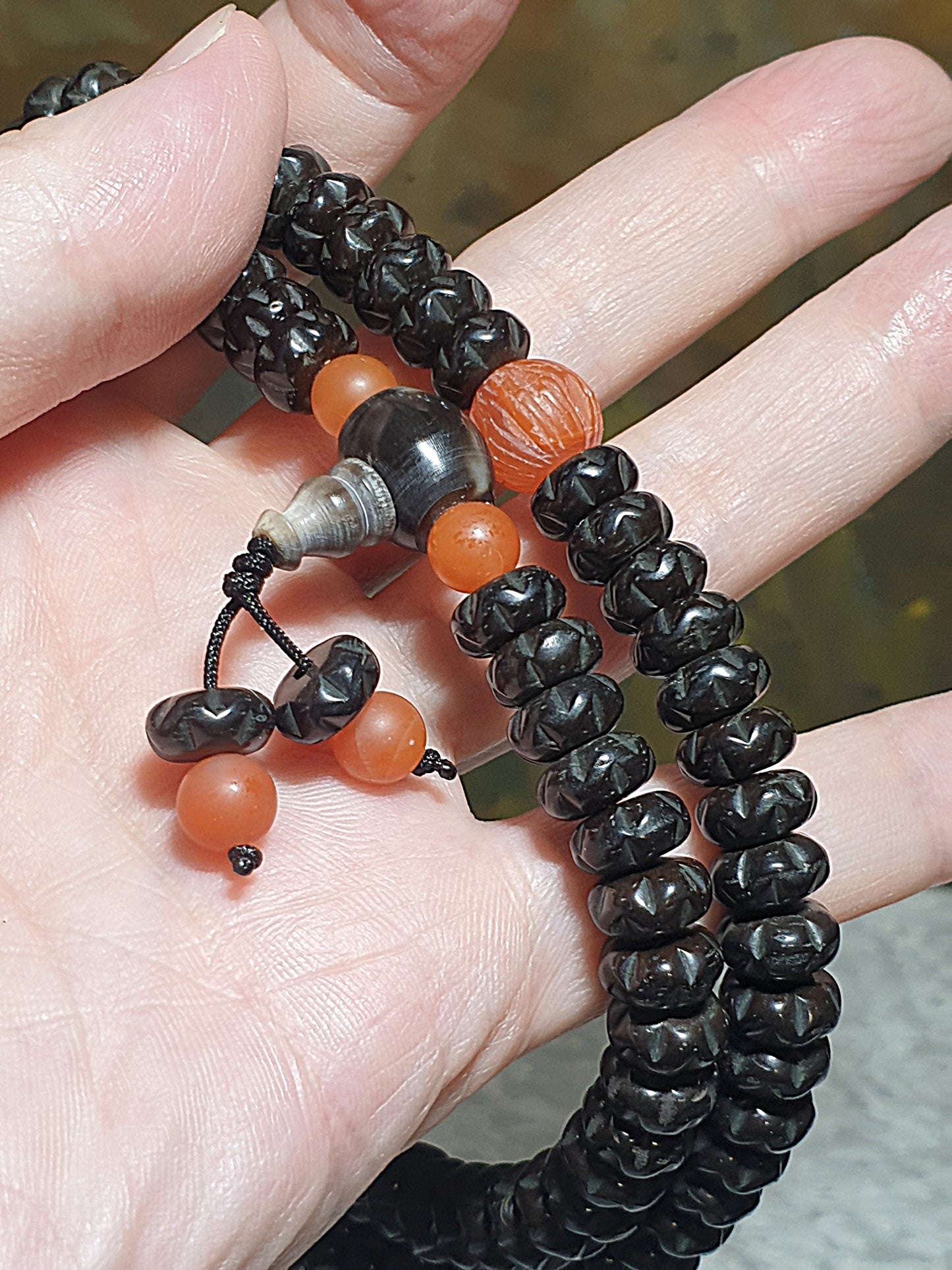 9mm Coconut Pedicel carved Bai Xiang Zi 108 mala necklace with a 10.3mm aged Baoshan Nan Hong carved Bai Xiang Zi, natural untreated Lapis lazuli Hulu and Tibetan Hulu guru bead 9毫米椰蒂雕刻百(柏)香子108念珠项链配10.3毫米老矿保山南红百香籽、原矿青金石葫芦、藏式佛头及7毫米保山南红