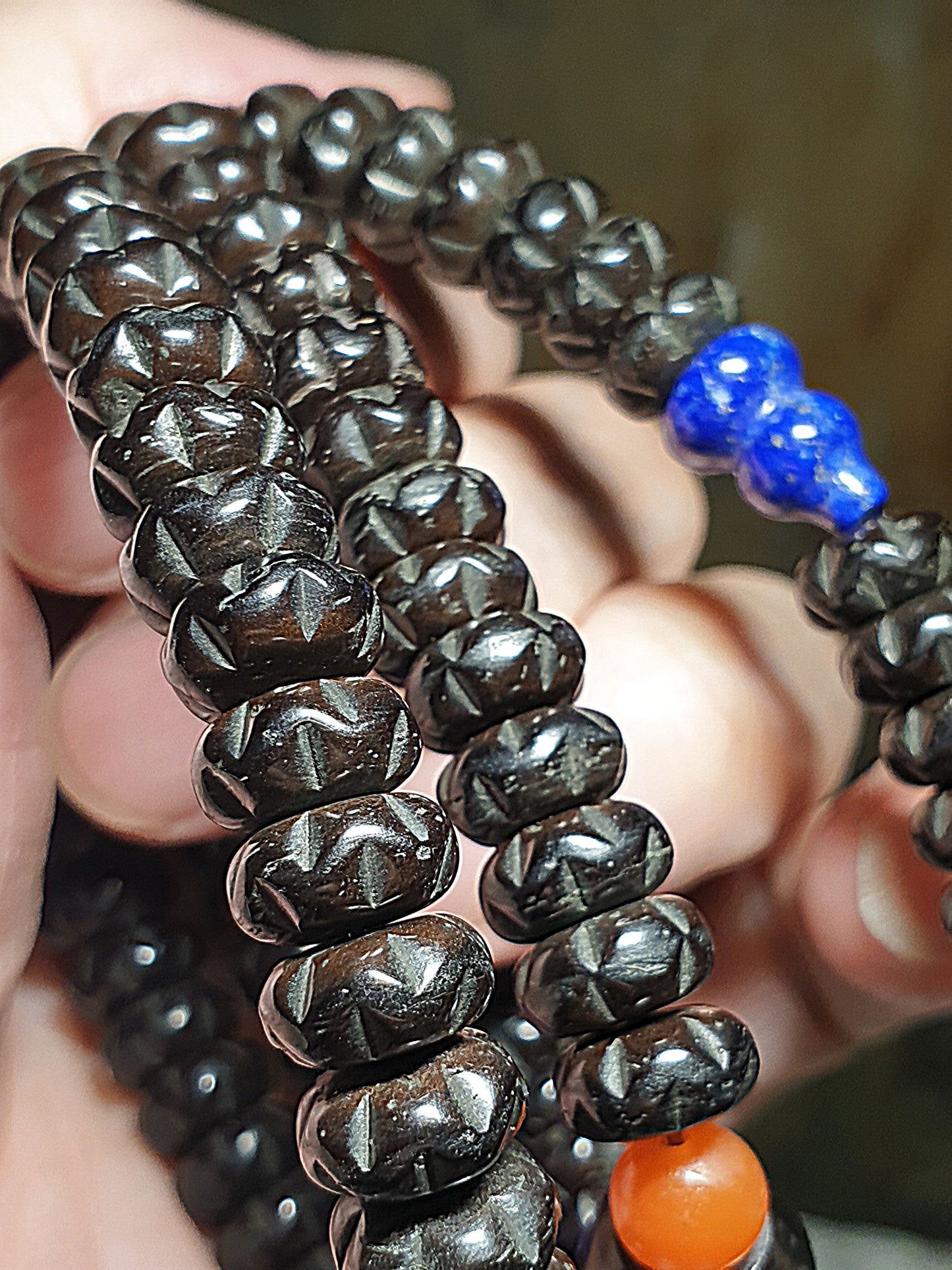 9mm Coconut Pedicel carved Bai Xiang Zi 108 mala necklace with a 10.3mm aged Baoshan Nan Hong carved Bai Xiang Zi, natural untreated Lapis lazuli Hulu and Tibetan Hulu guru bead 9毫米椰蒂雕刻百(柏)香子108念珠项链配10.3毫米老矿保山南红百香籽、原矿青金石葫芦、藏式佛头及7毫米保山南红