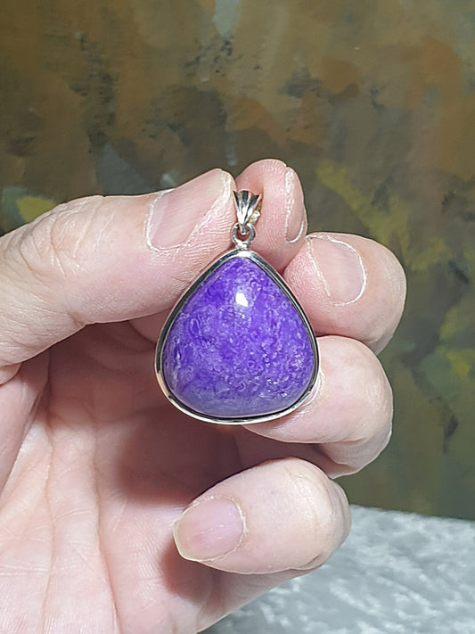 10.6 grams Premium natural untreated old mine Sugilite pendant [Natural Crystal] 10.6克优质天然无优化老矿舒俱来吊墜