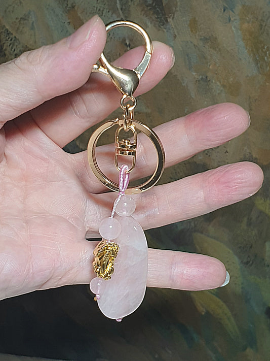 Natural Rose Quartz lucky charm and 24K plated Pi Xiu charm Keychain [Natural Crystal]  纯天然粉晶转运牌配铜镀24K金貔貅钥匙扣/小挂件