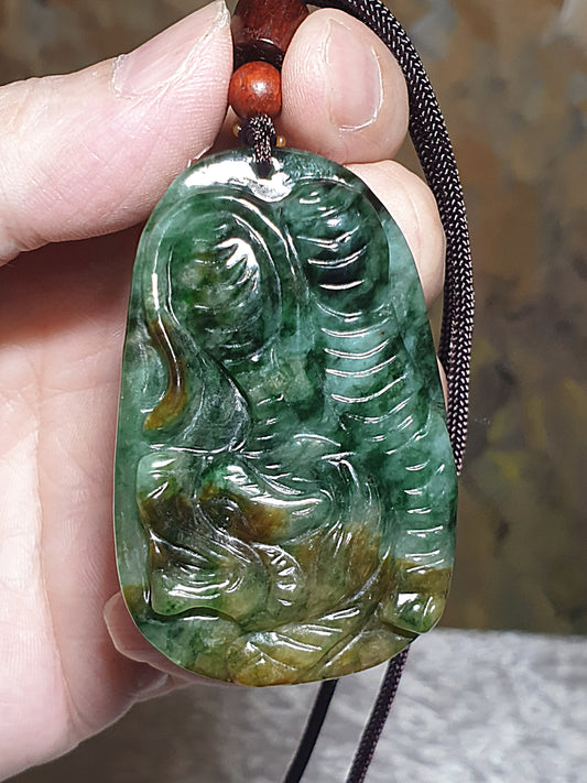 Premium Type A Jadeite yellowish & bluish green Tiger pendant (with certificate) 精品翡翠蓝绿油绿带黄翡老虎吊坠(带证书)