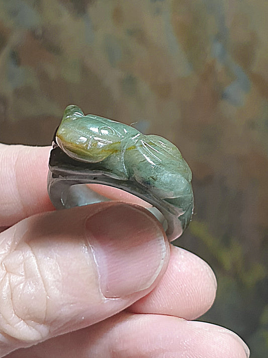 20mm Type A Jadeite yellowish greenish big Pi Xiu Jade ring/thumb ring (with certificate) 20毫米翡翠浅绿带黄翡貔貅大戒指/扳指(带证书)