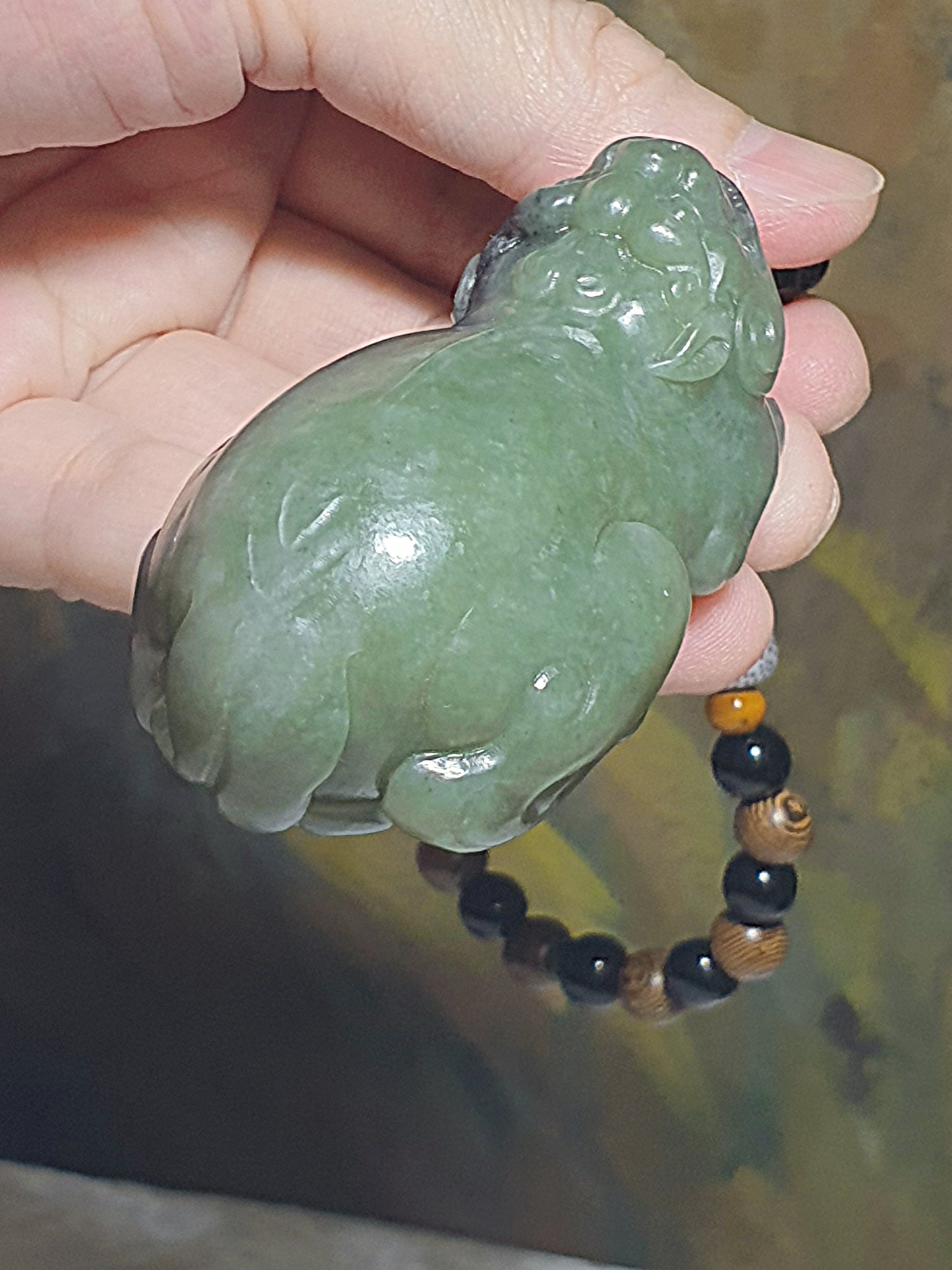 Large size Nephrite greenish Qinghua  3-dimensional Pi Xiu Jade handheld/display (with certificate) [Natural Crystal] 大尺寸和田玉淡青青花立体貔貅手把/摆件(带证书)