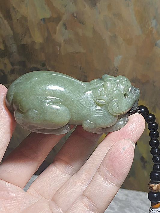 Large size Nephrite greenish Qinghua  3-dimensional Pi Xiu Jade handheld/display (with certificate) [Natural Crystal] 大尺寸和田玉淡青青花立体貔貅手把/摆件(带证书)