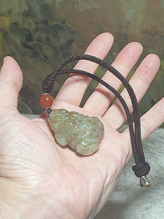 Premium Nephrite caramel brownish light greenish 3-dimensional Toad Jade pendant/small handheld (with certificate) [Natural Crystal] 和田玉且末糖淡绿蟾蜍蛤蟆立体吊坠/小手把(带证书)