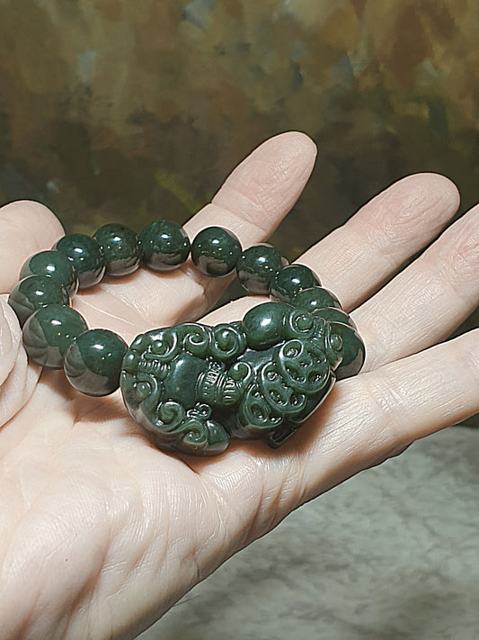 Nephrite deep green Pi Xiu Jade bracelet (with certificate) 和田玉深绿貔貅手链(带证书)