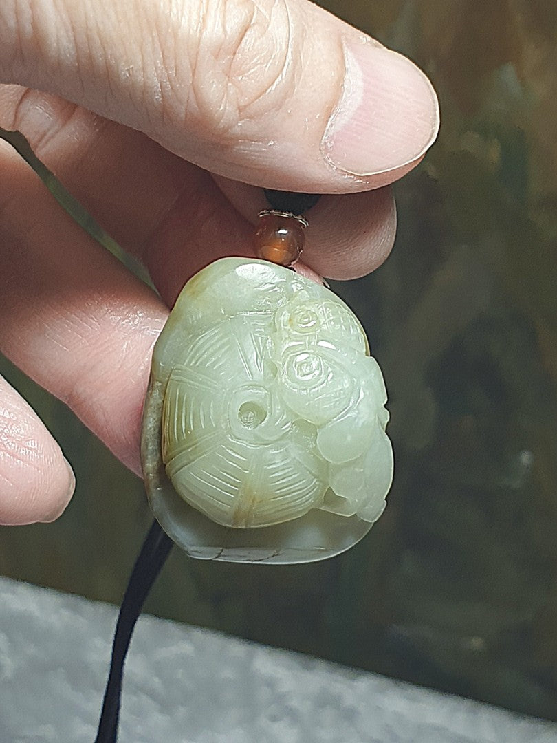 Hetian Pebble Nephrite hand carved Goldfish & Bamboo Basket Jade pendant (with certificate) [Natural Crystal] 和田玉籽玉全手工雕刻年年有余(金鱼、鱼篓)吊坠(带证书)