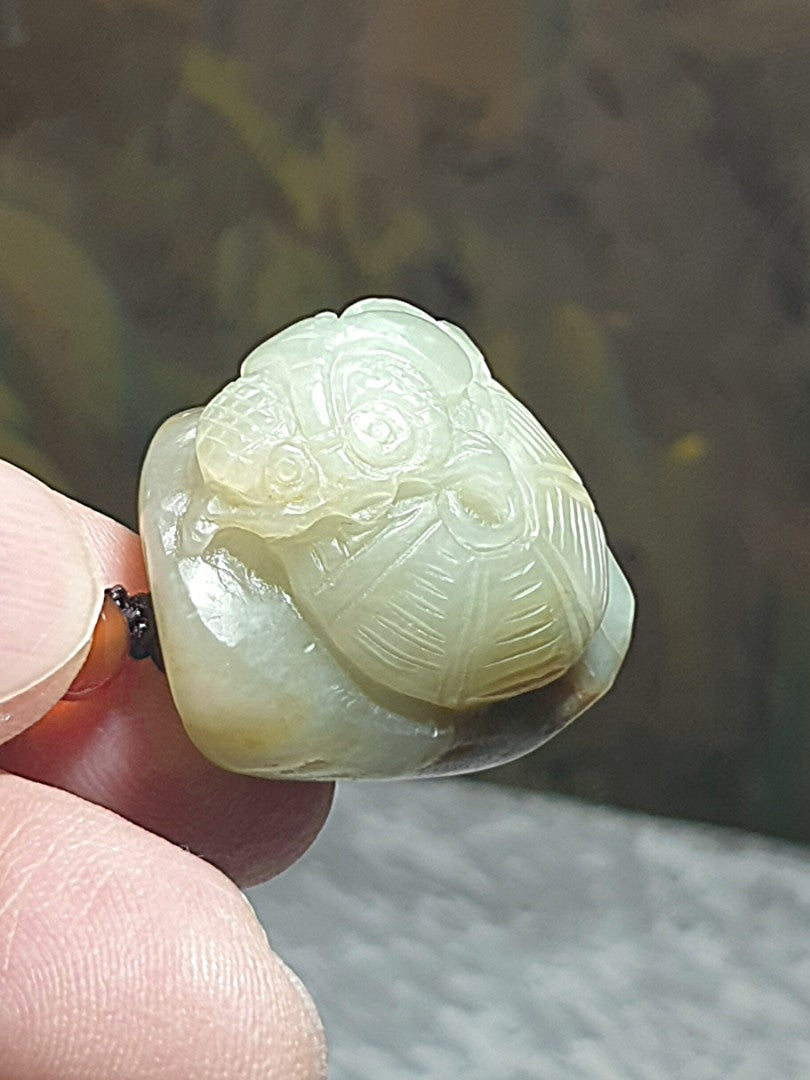 Hetian Pebble Nephrite hand carved Goldfish & Bamboo Basket Jade pendant (with certificate) [Natural Crystal] 和田玉籽玉全手工雕刻年年有余(金鱼、鱼篓)吊坠(带证书)