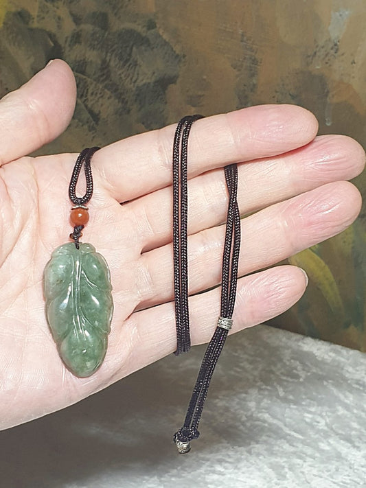 Type A Jadeite light green double sides carvings Leaf Jade pendant (with certificate) [Natural Crystal] 翡翠淡绿双面雕刻树叶大业有成吊坠(带证书)