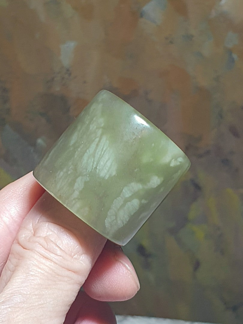 20.5mm Premium Qinghai Nephrite light greenish whitish thumb ring (with certificate) [Natural Crystal] 20.5毫米和田玉优质青海青白扳指(带证书)