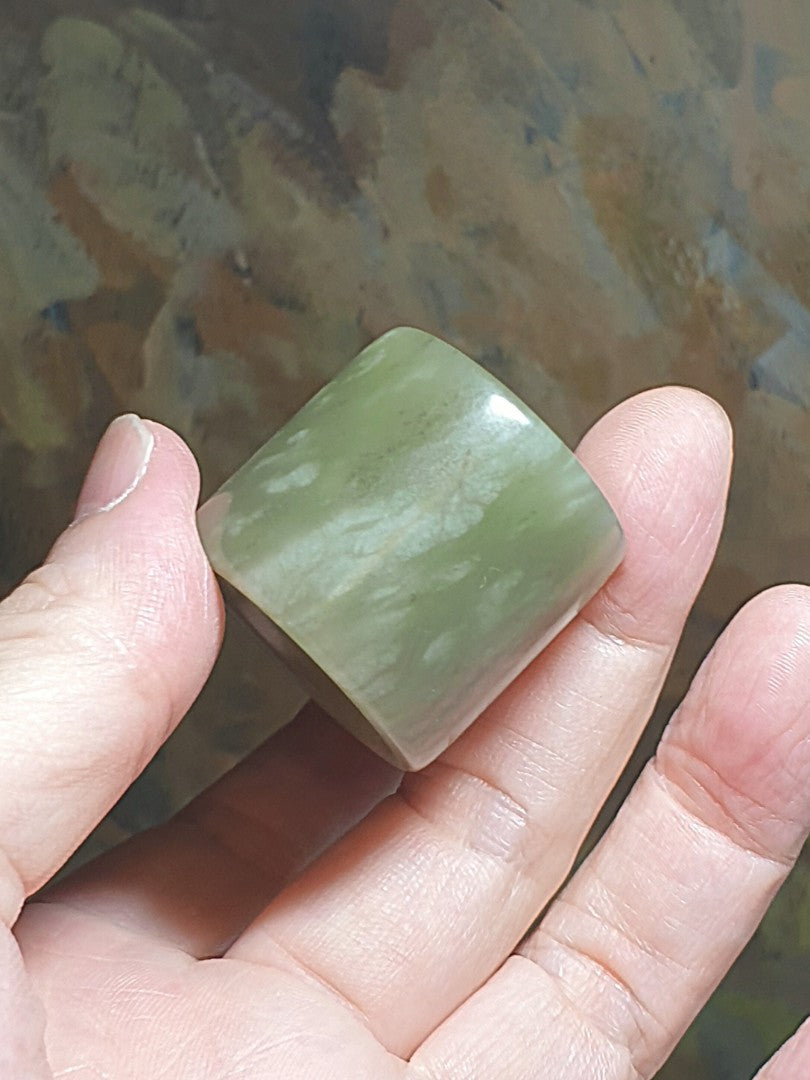 20.5mm Premium Qinghai Nephrite light greenish whitish thumb ring (with certificate) [Natural Crystal] 20.5毫米和田玉优质青海青白扳指(带证书)