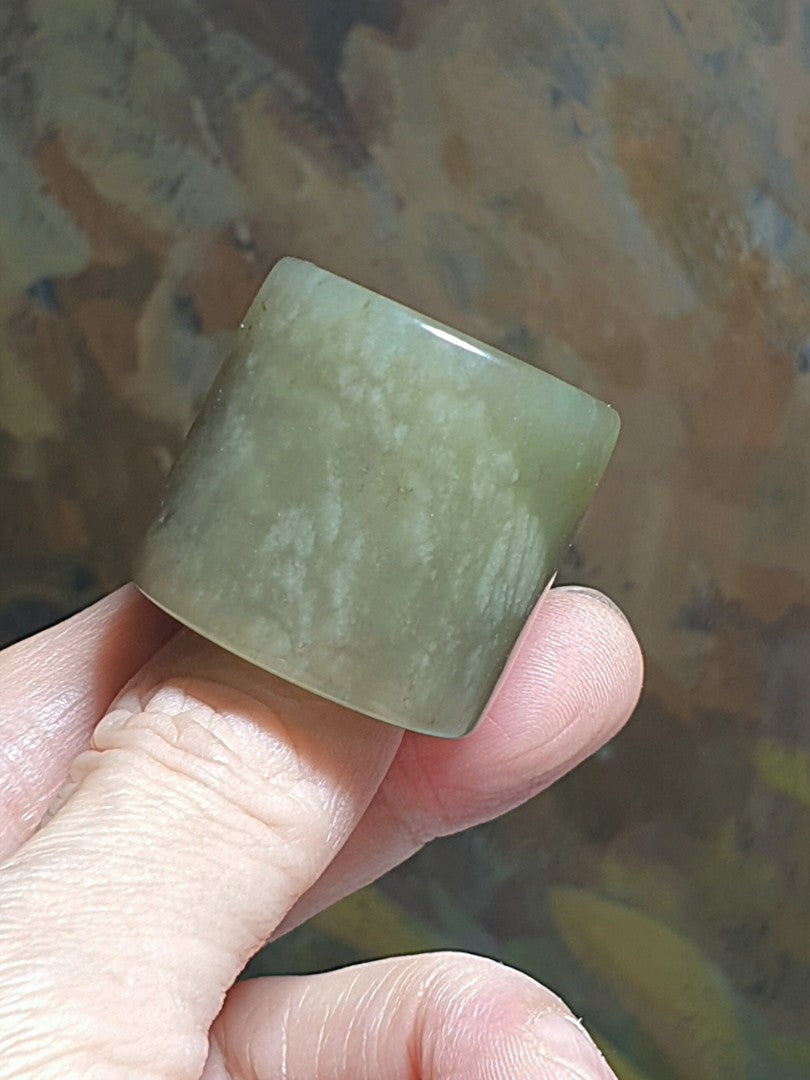 20.5mm Premium Qinghai Nephrite light greenish whitish thumb ring (with certificate) [Natural Crystal] 20.5毫米和田玉优质青海青白扳指(带证书)