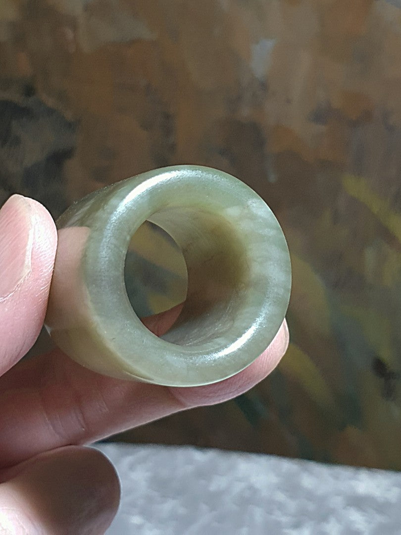 20.5mm Premium Qinghai Nephrite light greenish whitish thumb ring (with certificate) [Natural Crystal] 20.5毫米和田玉优质青海青白扳指(带证书)