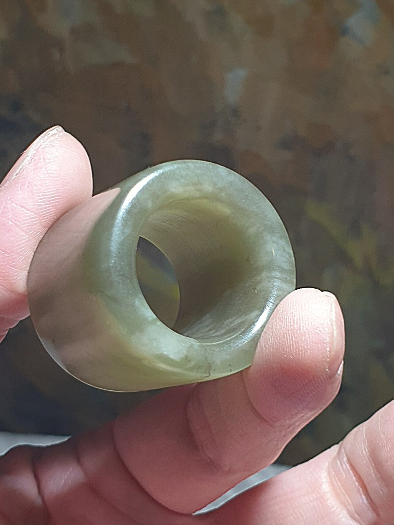20.5mm Premium Qinghai Nephrite light greenish whitish thumb ring (with certificate) [Natural Crystal] 20.5毫米和田玉优质青海青白扳指(带证书)