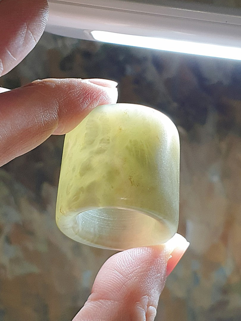 20.5mm Premium Qinghai Nephrite light greenish whitish thumb ring (with certificate) [Natural Crystal] 20.5毫米和田玉优质青海青白扳指(带证书)