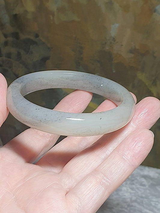 58.8mm Premium Nephrite Qinghua (black& white) bangle (with certificate) [Natural Crystal] 58.8毫米和田玉山料青花手镯平安镯 (带证书)