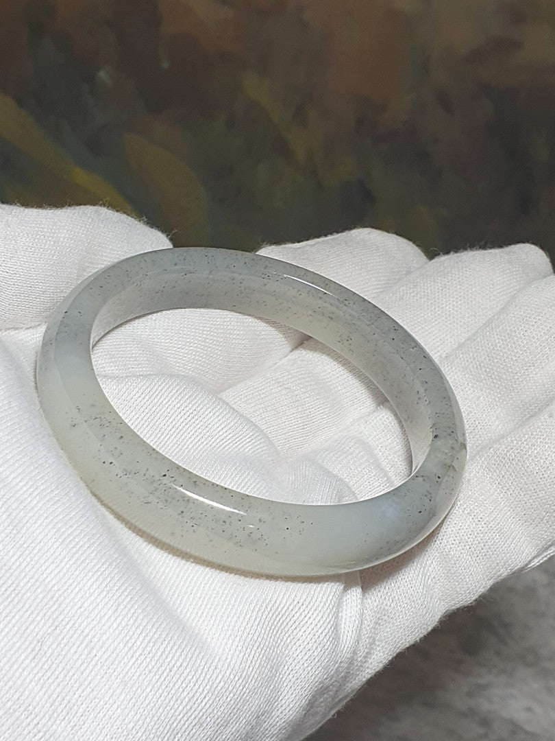 58.8mm Premium Nephrite Qinghua (black& white) bangle (with 58.8mm Premium Nephrite Qinghua (black& white) bangle (with