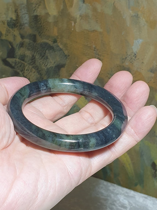 58.5mm Nephrite greenish Qinghua (metallic blackish) bangle (with certificate) [Natural Crystal] 58.5毫米和田玉绿底山青花手镯(带证书)