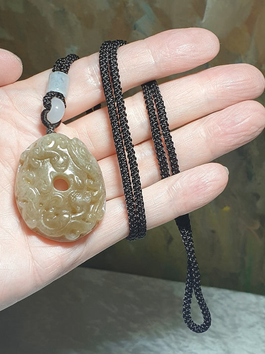 Premium natural 2 tones whitish caramel brownish Nephrite  "bi" (ancient Chinese disc shape carvings) with two "Chi Long" (ancient style dragons) pendant (with certificate) [Natural Crystal] 且末和田玉双色糖白双螭龙玉璧(带证书)